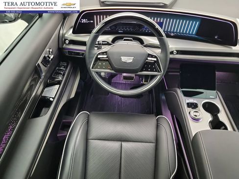 Certified 2026 Cadillac Vistiq Platinum w/ LPO, Floor Liner Package AWD/4WD image 13