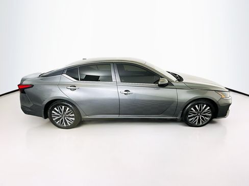 Used 2023 Nissan Altima 2.5 SV FWD image 10
