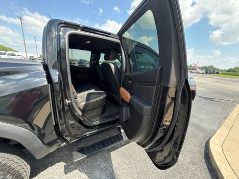 Used 2023 GMC Canyon AT4 w/ AT4 Premium Package AWD/4WD image 17