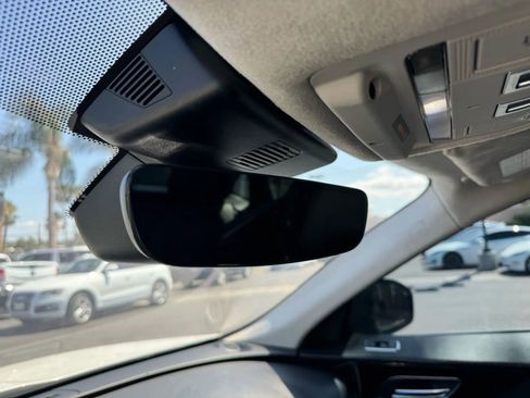 Used 2020 Jaguar F-PACE Premium image 27