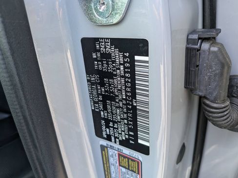 Certified 2024 Kia Sorento S FWD image 37