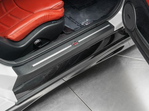 Used 2021 Nissan GT-R Premium AWD/4WD image 31