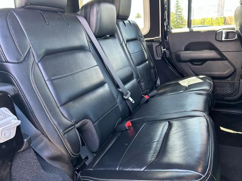 Used 2020 Jeep Wrangler Unlimited Sahara AWD/4WD image 28