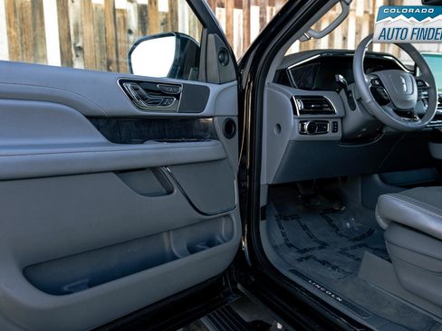 Used 2019 Lincoln Navigator Reserve image 9