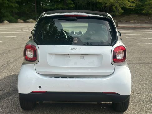 Used 2017 smart fortwo pure RWD image 6