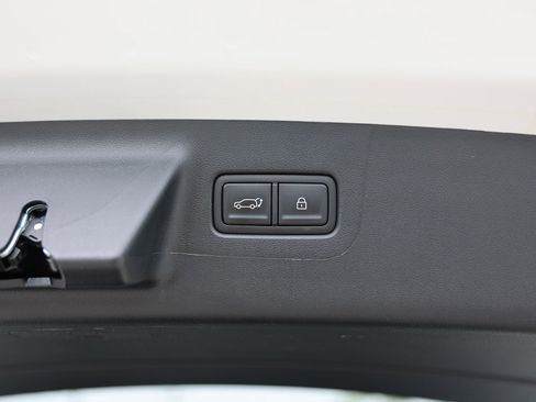 Used 2025 Hyundai Santa Fe Limited AWD/4WD image 16