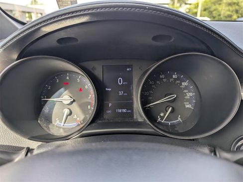 Certified 2019 Toyota C-HR XLE image 32