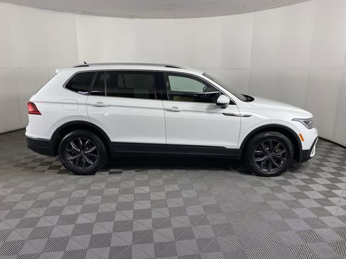 Used 2022 Volkswagen Tiguan SE AWD/4WD image 6