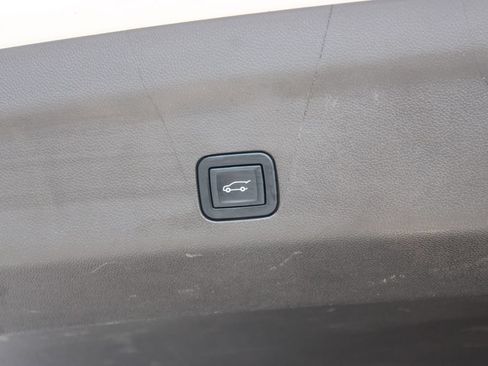Used 2022 GMC Yukon XL SLT w/ SLT Premium Package RWD image 19