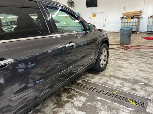 Used 2015 GMC Acadia SLT FWD image 16