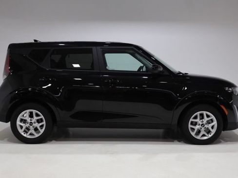 Used 2025 Kia Soul LX w/ LX Technology Package FWD image 9