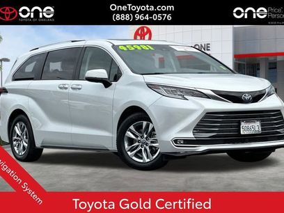 Certified 2022 Toyota Sienna Limited