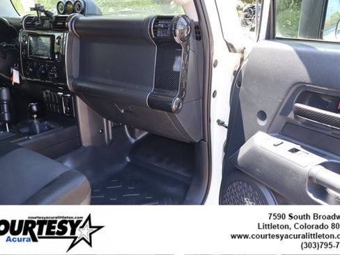 Used 2013 Toyota FJ Cruiser 4WD w/ Convenience Pkg image 32