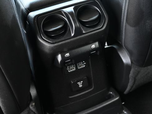 Used 2018 Jeep Wrangler Unlimited Sahara image 29