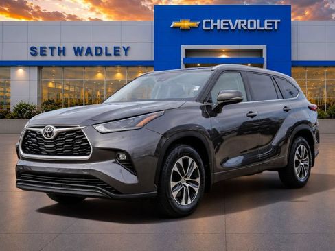 Used 2021 Toyota Highlander XLE AWD/4WD image 58