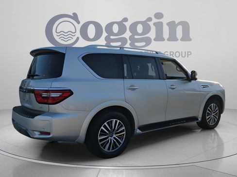Used 2024 Nissan Armada SL w/ Captain's Chairs Package RWD image 5