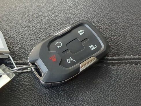 Used 2024 GMC Terrain SLT image 28