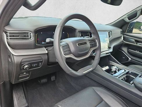 Used 2024 Jeep Wagoneer L Series II RWD image 9
