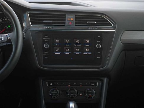 Used 2020 Volkswagen Tiguan SE w/ Panoramic Sunroof Package FWD image 19
