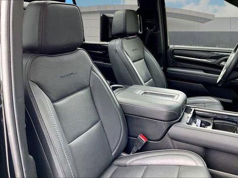 Used 2024 GMC Yukon XL Denali AWD/4WD image 7