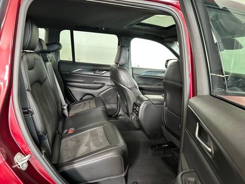 Used 2023 Jeep Grand Cherokee Altitude image 28