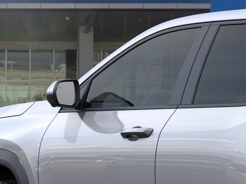 New 2027 Chevrolet Equinox LT w/ Safety and Technology Package FWD image 12