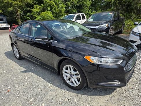 Used 2015 Ford Fusion SE FWD image 3