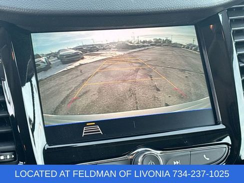 Used 2022 Chevrolet Trax LT w/ LT Convenience Package image 14