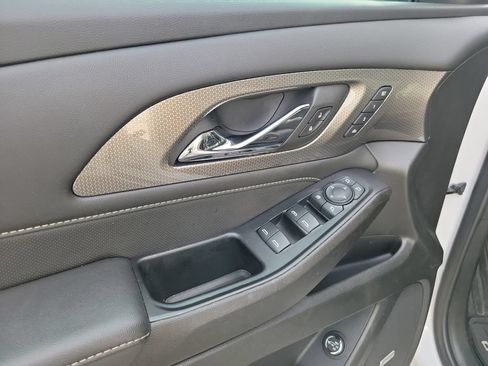 Used 2023 Chevrolet Traverse Premier FWD image 25