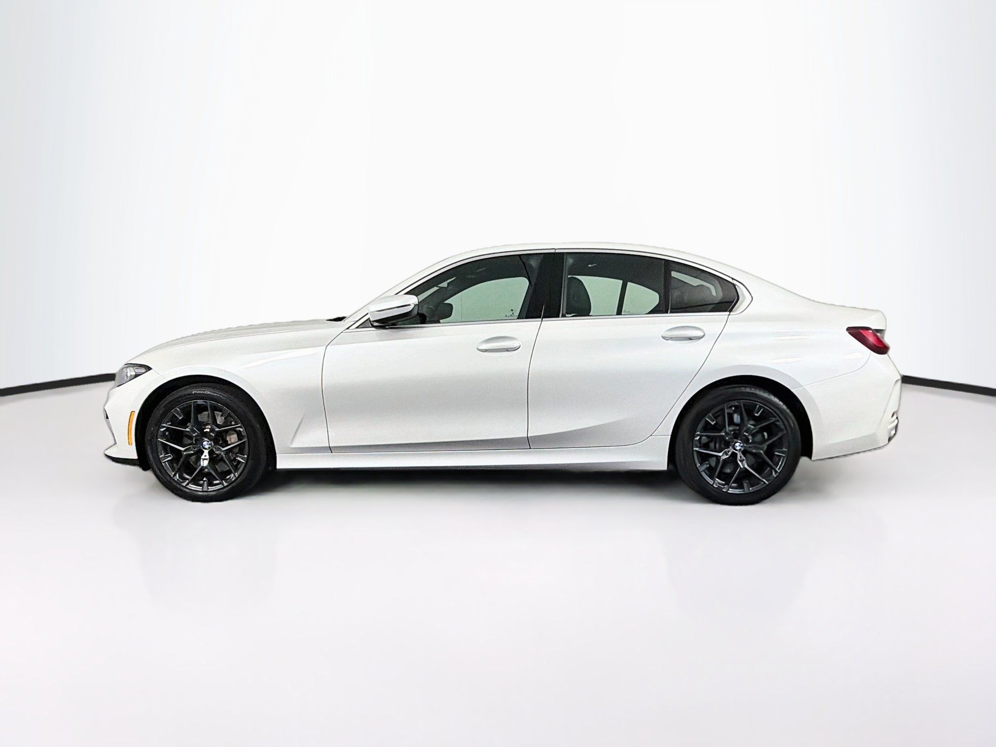 Used 2026 BMW 330i xDrive Sedan AWD/4WD image 4