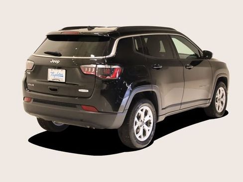 Used 2025 Jeep Compass Latitude AWD/4WD image 6