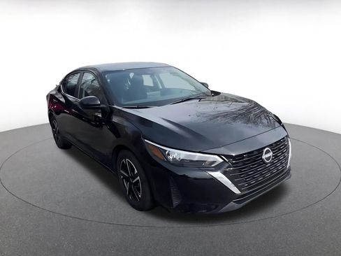 Used 2025 Nissan Sentra SV image 3