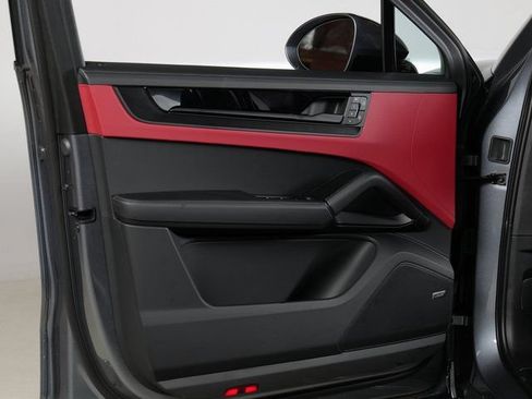 New 2026 Porsche Cayenne GTS AWD/4WD image 28