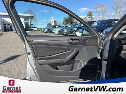 Certified 2023 Volkswagen Jetta SE w/ Panoramic Sunroof Package image 16