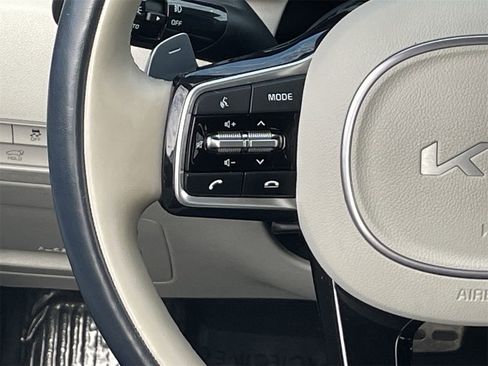 Used 2023 Kia Sorento SX Prestige image 19