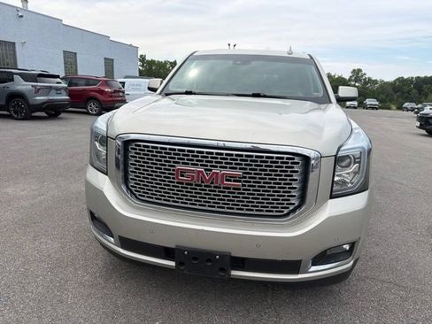 Used 2015 GMC Yukon XL Denali w/ Premium Package AWD/4WD image 4