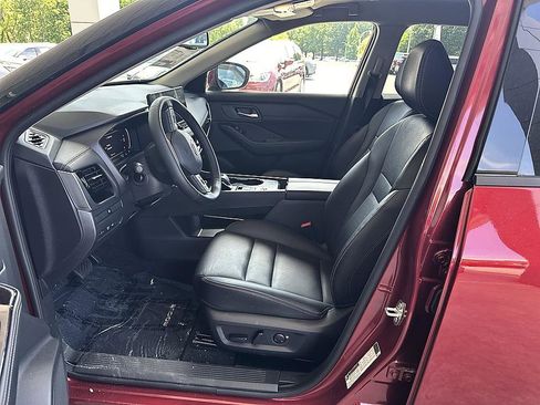 Certified 2025 Nissan Rogue SL FWD image 13