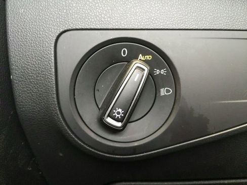 Used 2021 Volkswagen Tiguan SE FWD image 22