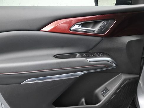 Used 2025 Chevrolet Traverse Z71 image 12