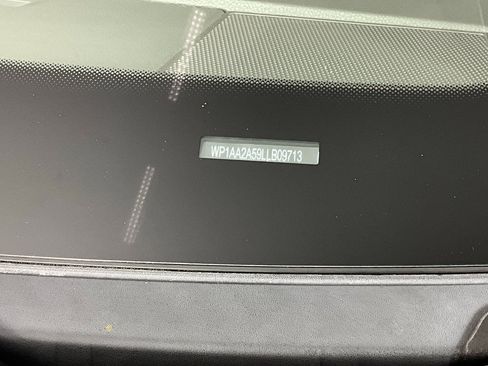 Used 2020 Porsche Macan image 30