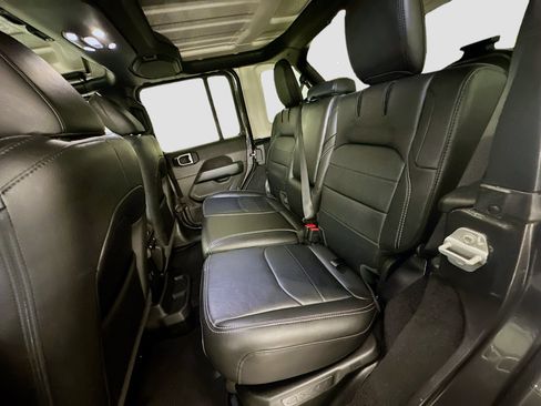 Used 2023 Jeep Wrangler Sahara image 29