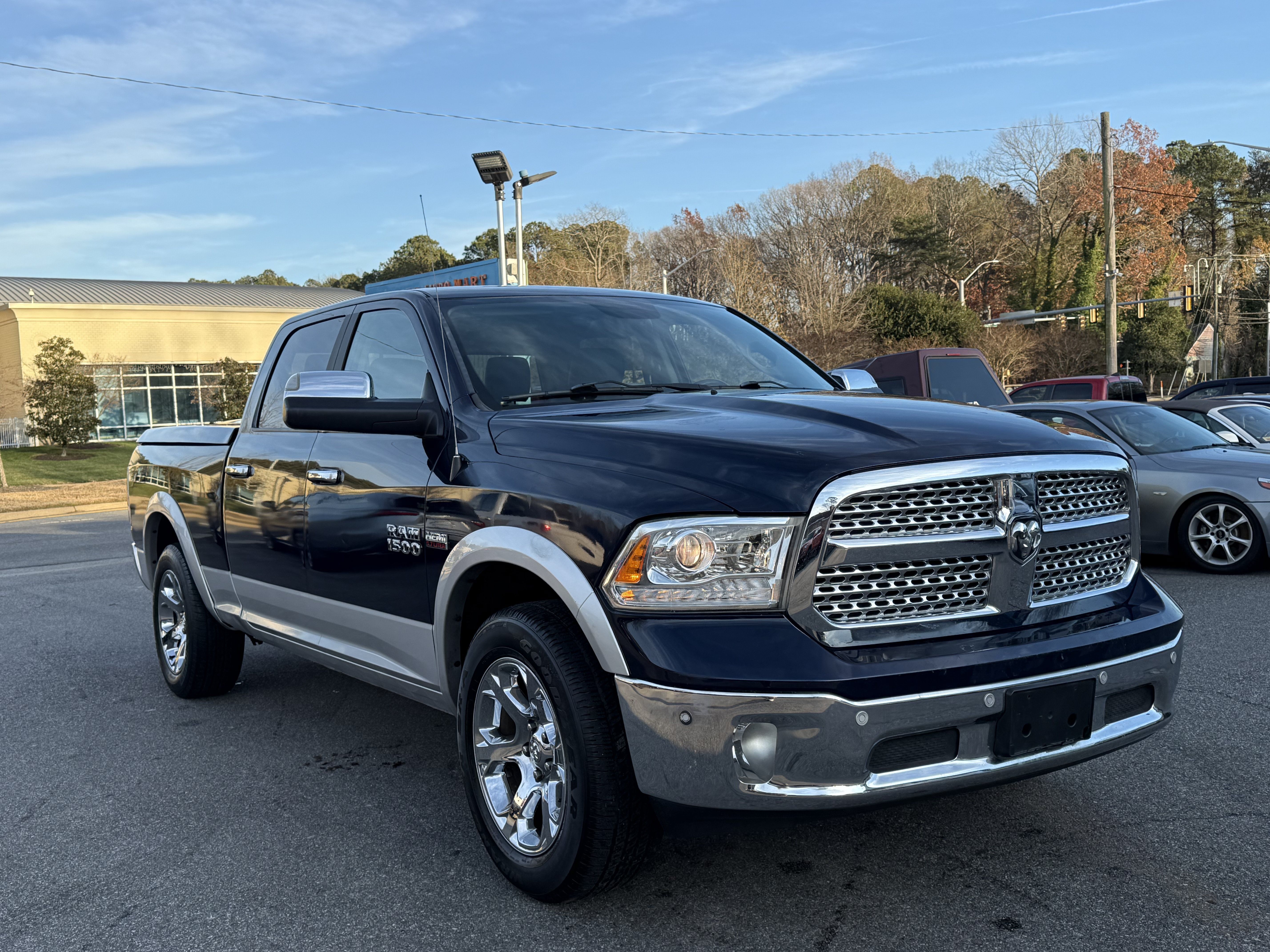 Used 2017 RAM 1500 Laramie w/ Convenience Group AWD/4WD image 4