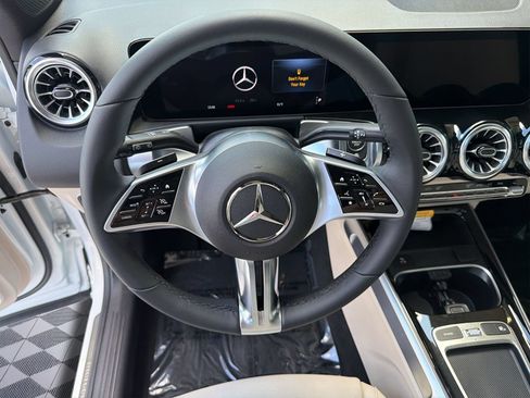 Used 2026 Mercedes-Benz GLB 250 image 14