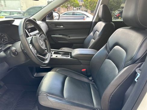 Used 2022 Nissan Pathfinder SL w/ SL Black Package image 13