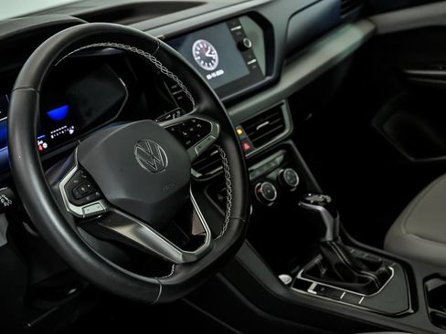 Certified 2023 Volkswagen Taos SE w/ Panoramic Sunroof Package FWD image 16