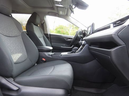 Used 2021 Toyota RAV4 XLE image 14