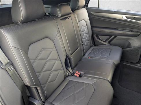 Used 2025 Volkswagen Atlas Cross Sport SE image 19