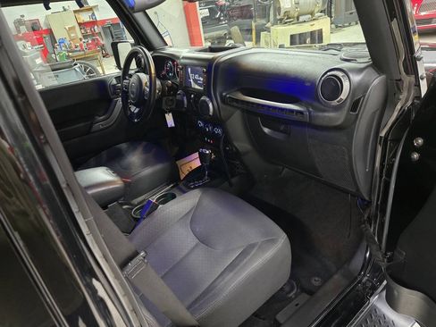Used 2017 Jeep Wrangler Unlimited Sport w/ Quick Order Package 24S AWD/4WD image 19