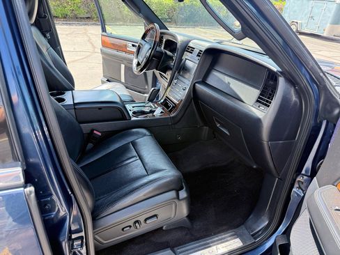 Used 2015 Lincoln Navigator 4WD image 17