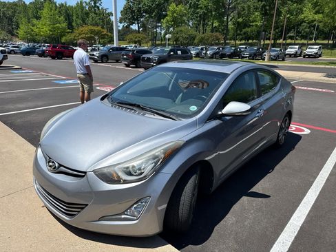Used 2016 Hyundai Elantra Limited w/ Option Group 04 FWD image 5